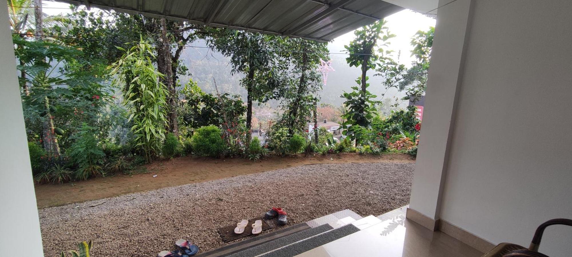 Koonamparayil Home Stay Munnar Anaviratty-Family Only Buitenkant foto