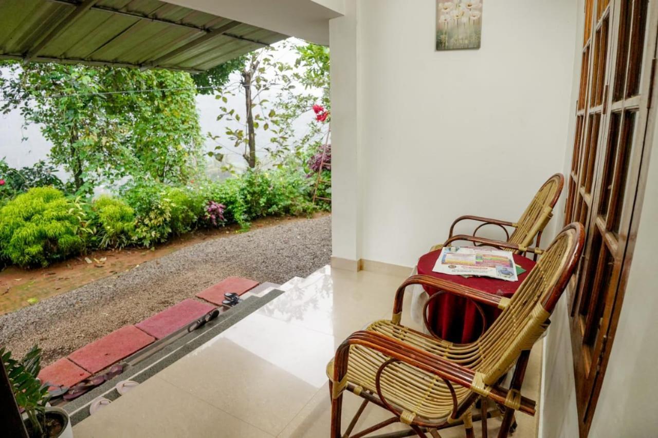 Koonamparayil Home Stay Munnar Anaviratty-Family Only Buitenkant foto